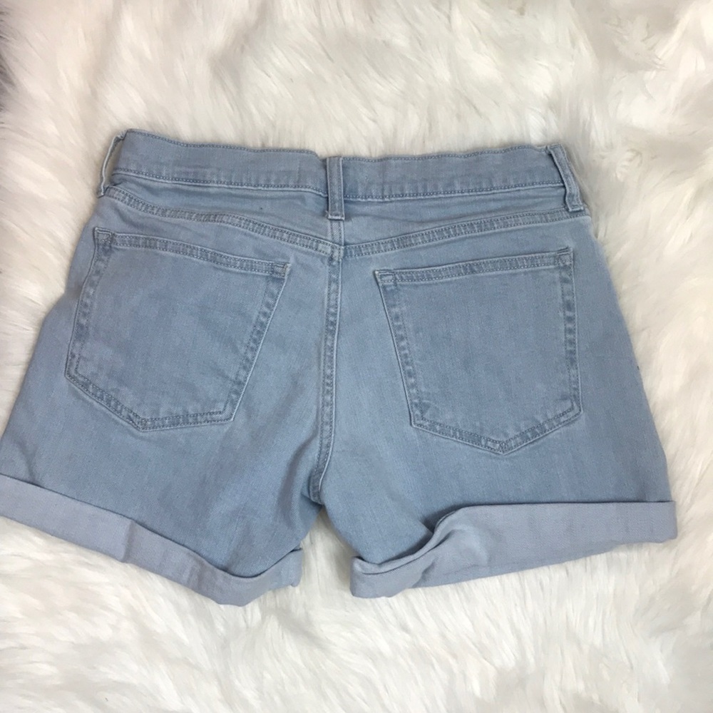 Gap Shorts - Picture 2 of 5